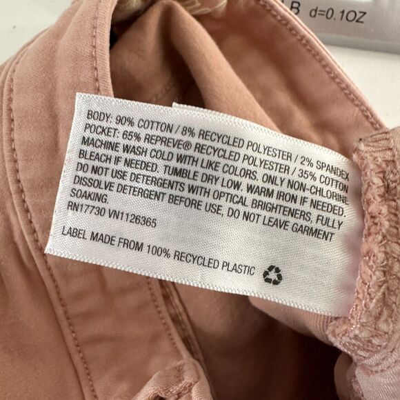 Universal Thread Peach High Rise Cut Off Raw Hem Jean Denim Shorts 8 / 29 - Picture 7 of 10